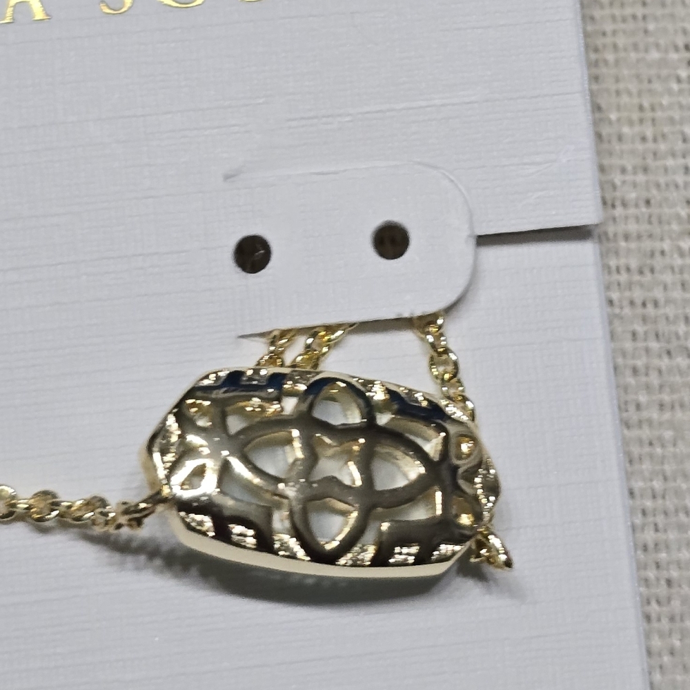 Kendra Scott Elisa Pendant Necklace - Picture 3 of 4